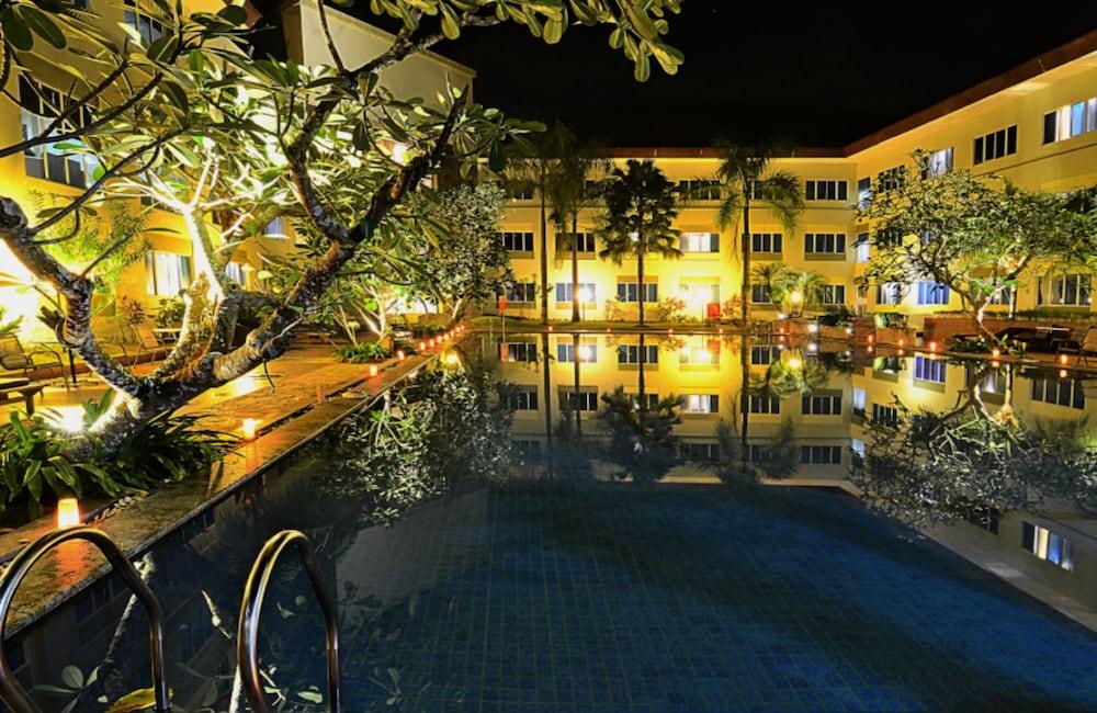 Aston Tanjung Pinang Hotel & Conference Center Buitenkant foto