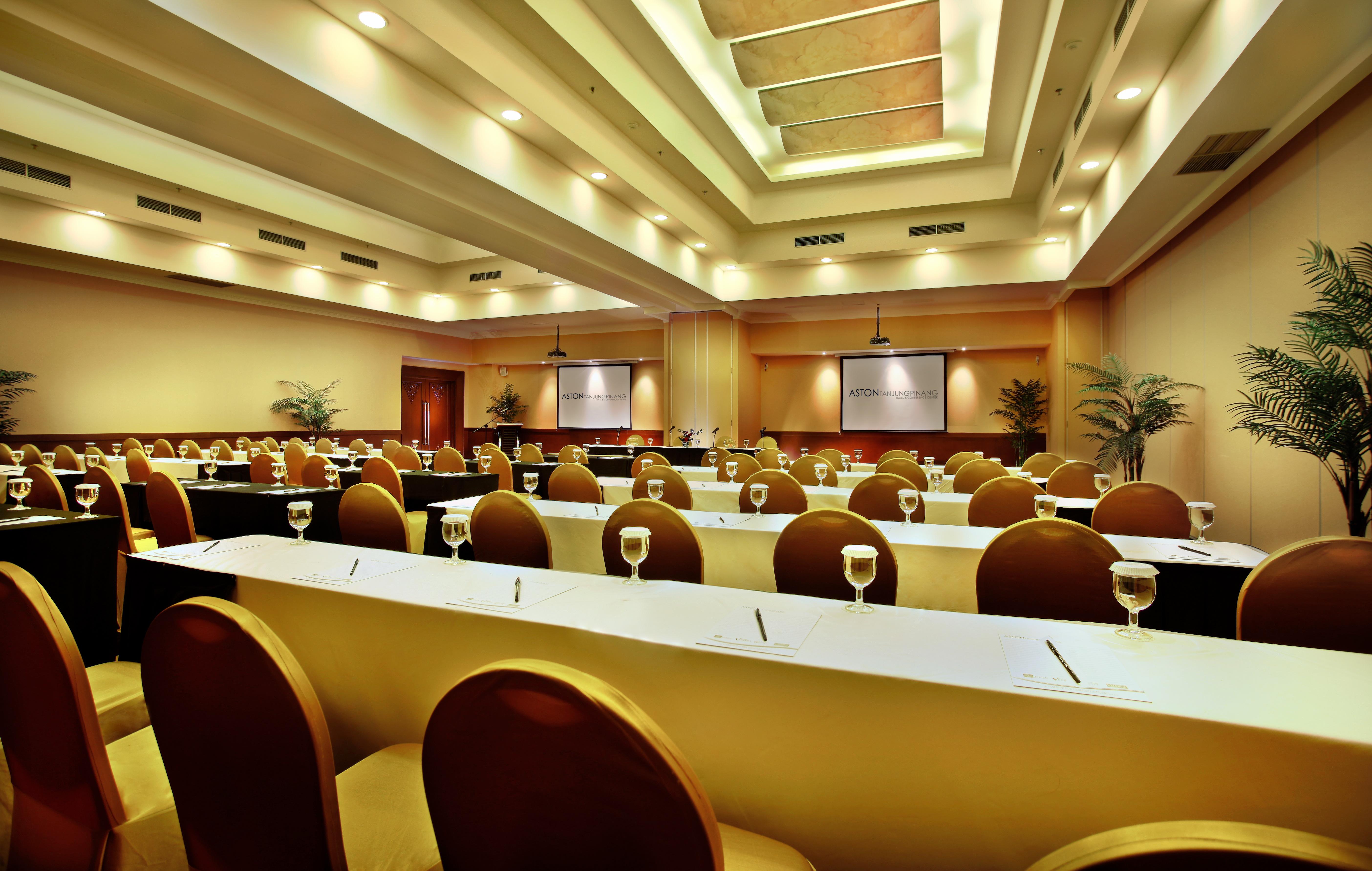 Aston Tanjung Pinang Hotel & Conference Center Buitenkant foto